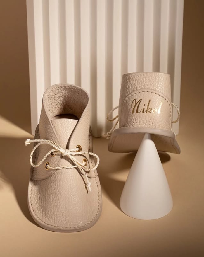 Këpucë lëkure të punuara me dorë për fëmijë